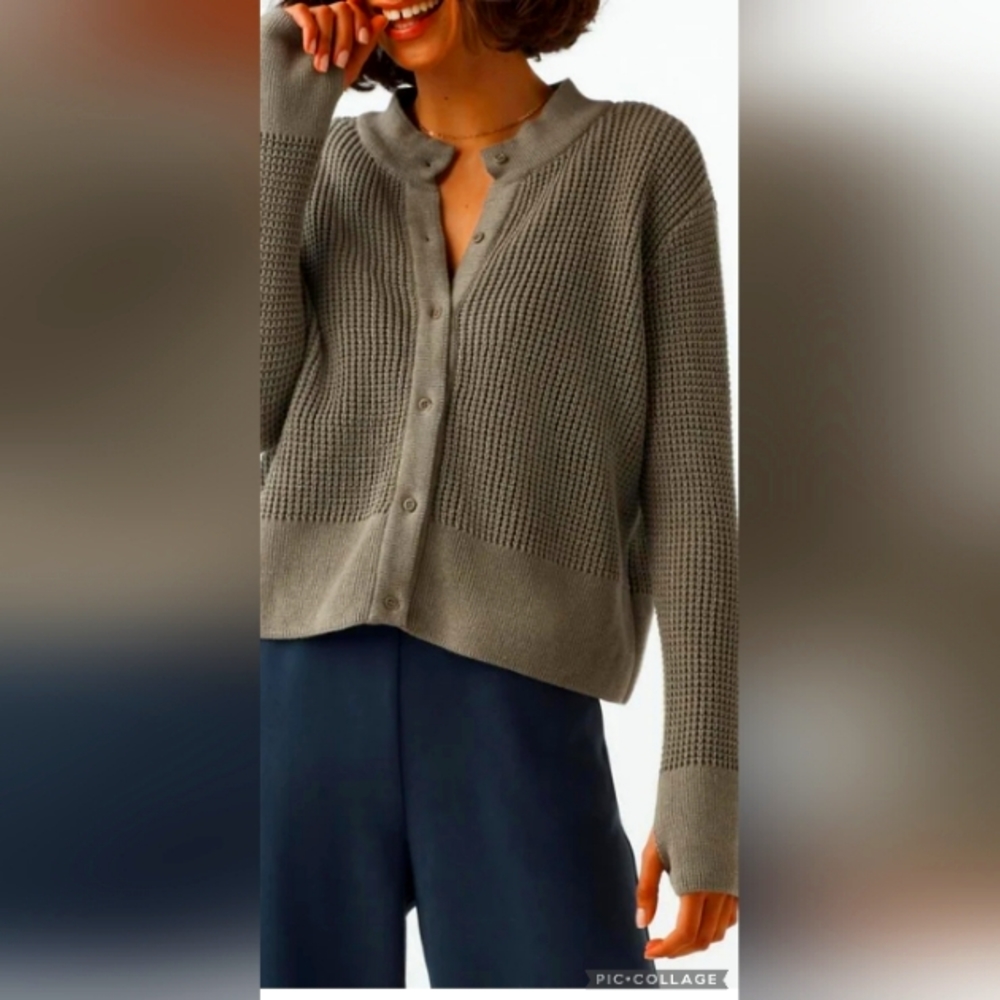 Vetta Convertible Waffle Crop Sweater